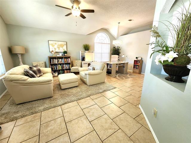 Building Photo - 1721 Ingleside Dr