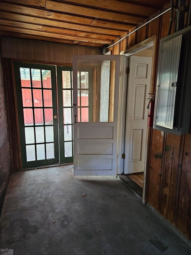 Building Photo - Cutest 3-Bedroom House with Covered Back Patio + Bonus Storage/Office!