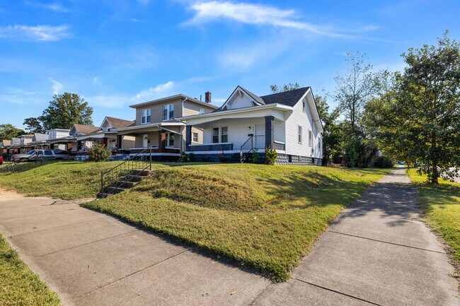 Building Photo - 835 S 38th St