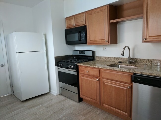 Building Photo - Check out this Totally Updated First Floor Duplex! 2BR+Den