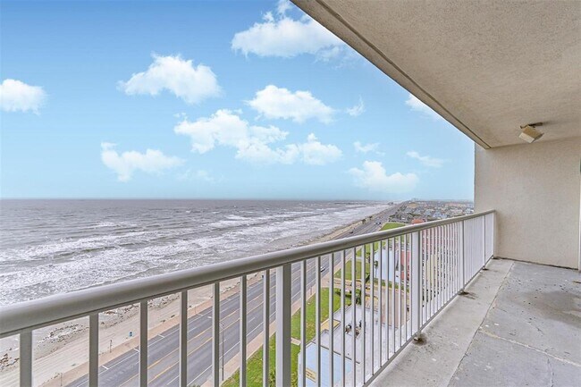 Building Photo - 7700 Seawall Blvd