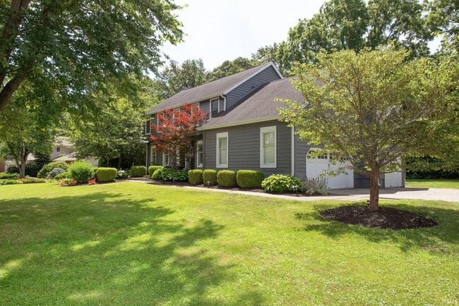 Building Photo - 3801 W Capilano Dr