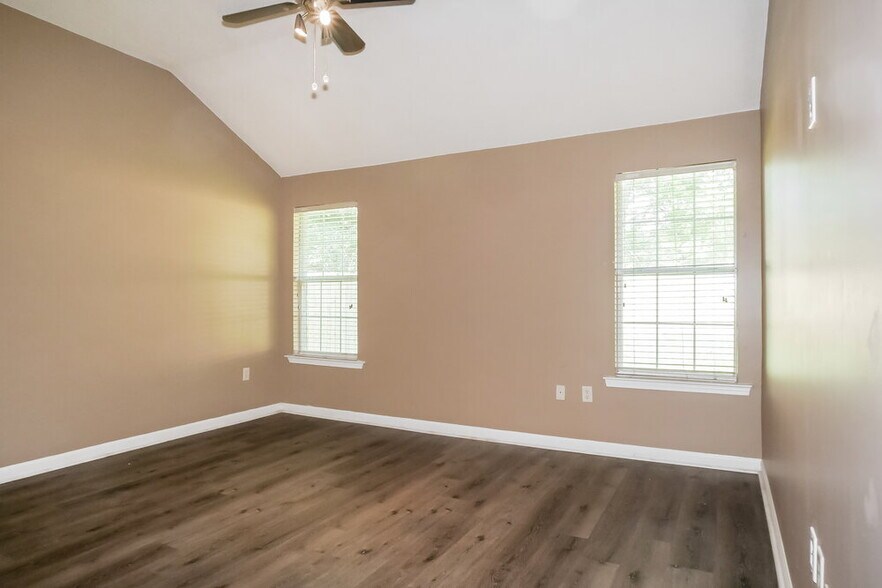 Building Photo - 4941 Wemberley Dr