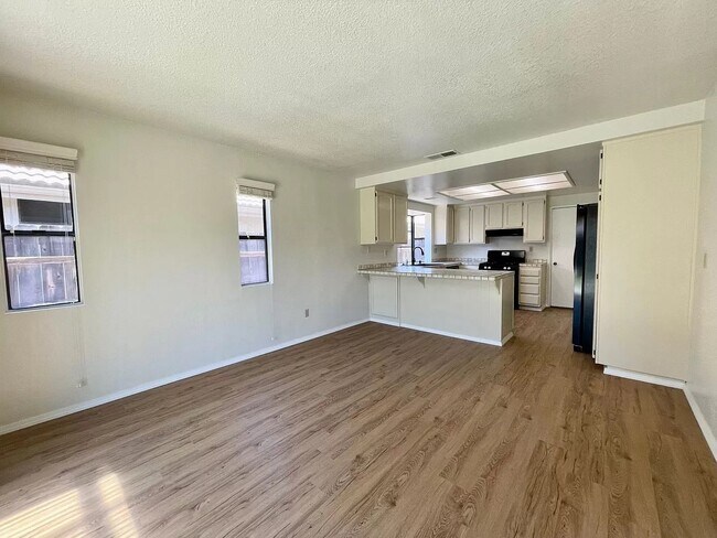Building Photo - 7573 Flower Meadow Dr