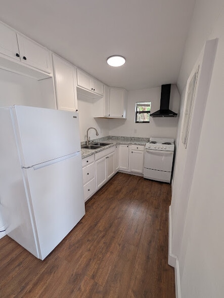 Building Photo - 1909 E 99th Ave