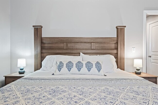 Building Photo - 218 Cliff Swallow Ave