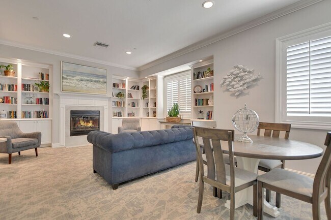 Building Photo - 15723 Parkhouse Dr