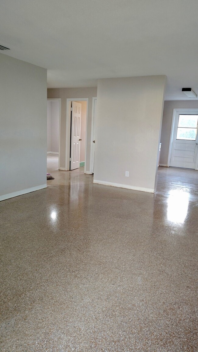 Building Photo - 1436 Primrose Ln