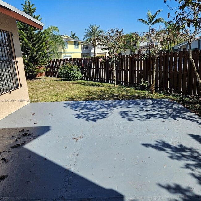 Building Photo - 914 NW 106th Ave Cir