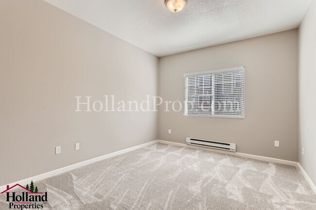Building Photo - Great Condo W/ Garage NW Portland!!! *** 1...