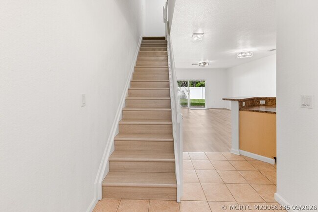 Building Photo - 4964 SE Mariner Garden Cir