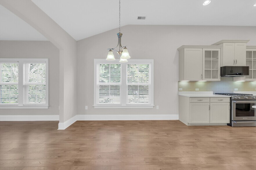 Building Photo - 1758 Edgewood Dr