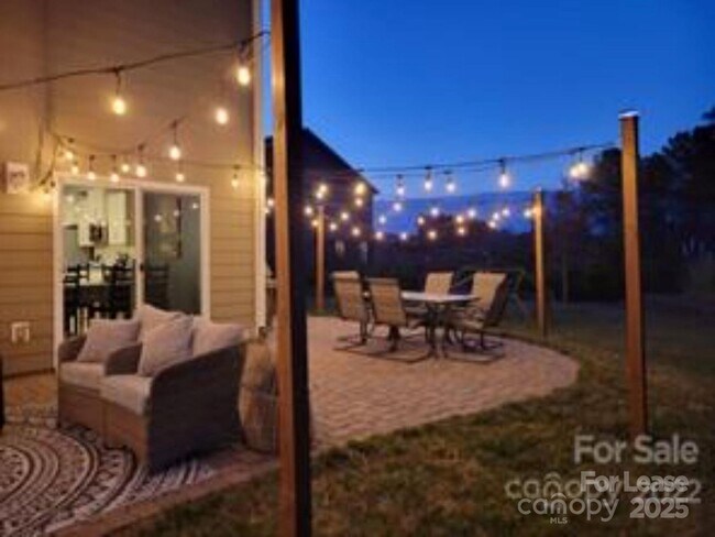 Building Photo - 3044 Spinner Ct