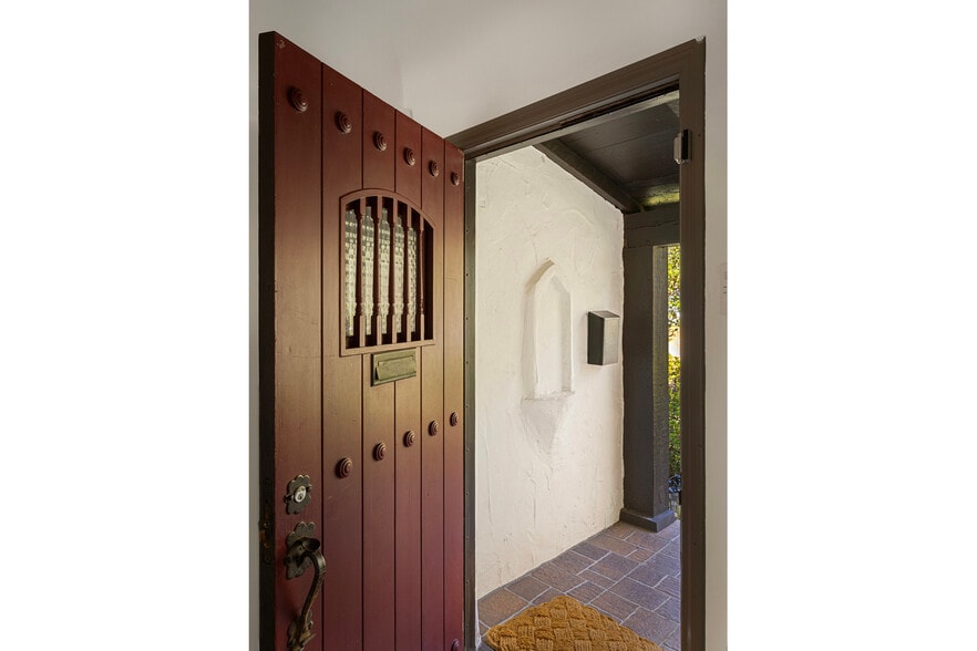 Building Photo - 1169 S Sierra Bonita Ave