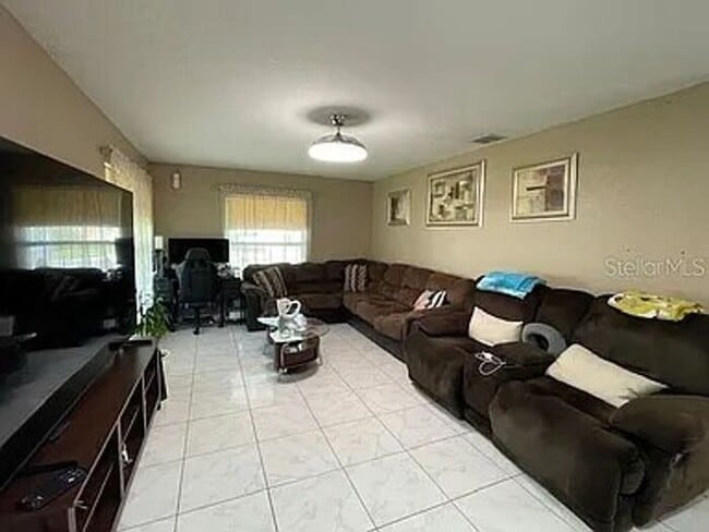 Building Photo - 2 bedrooms and 2 bathrooms Home in Kissimmee