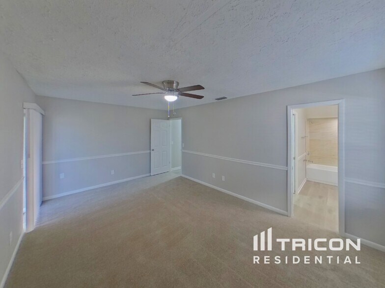Building Photo - 1425 Corner Oaks Dr