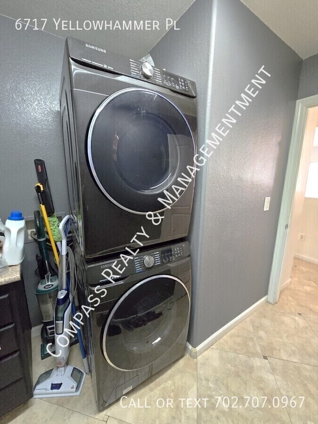 Building Photo - 6717 Yellowhammer Pl