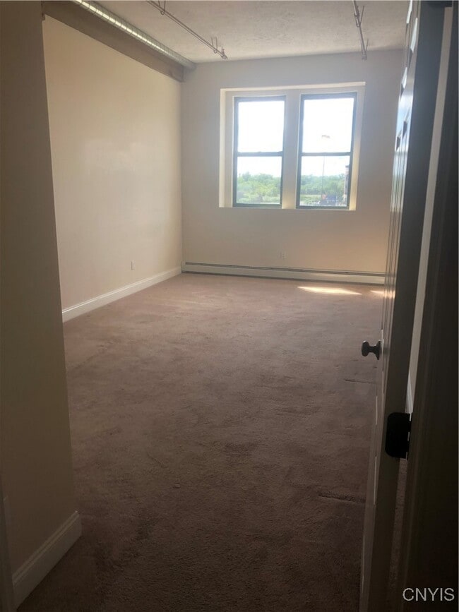 Building Photo - 617 Hiawatha Blvd