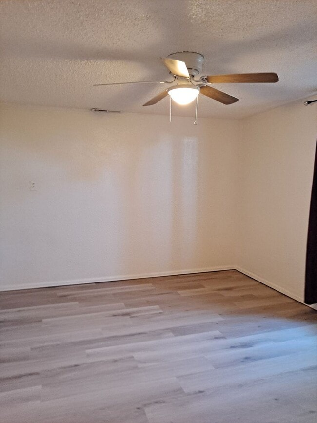 Building Photo - 40131 US-50