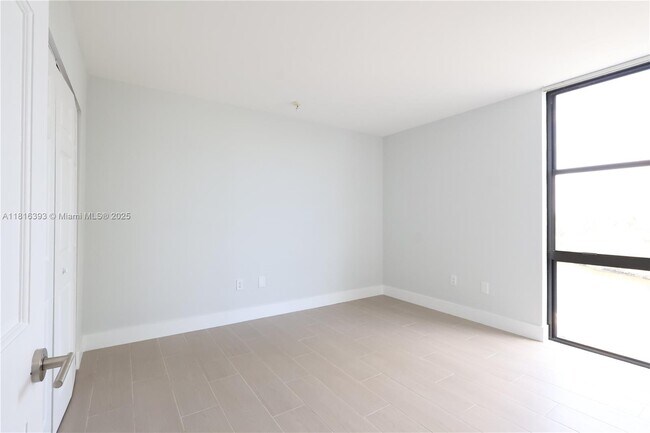 Building Photo - 20515 E Country Club Dr