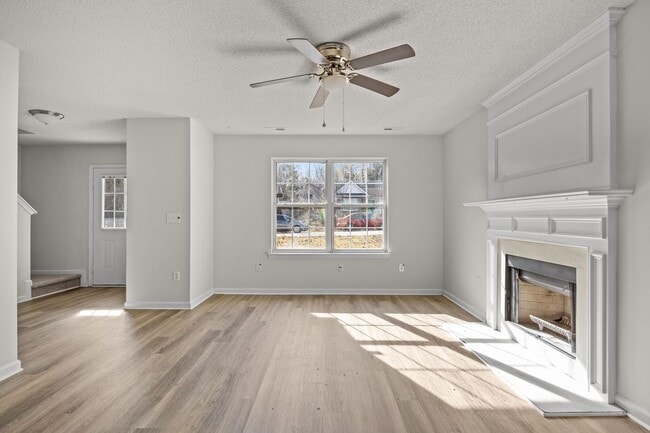 Building Photo - Updated 3BR Home with Garage, Pet Friendly!