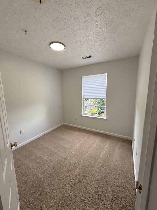 Building Photo - 981 Pirates Ct