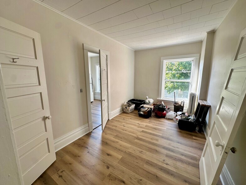 Building Photo - 424 N Parker Dr