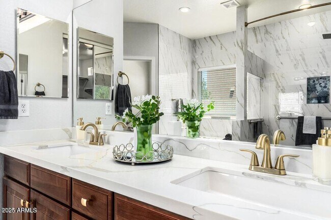 Building Photo - 42422 W Bravo Dr