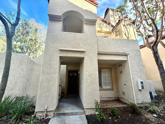 Building Photo - 1 bed, 1 bath Charming Unit in Lake Forest