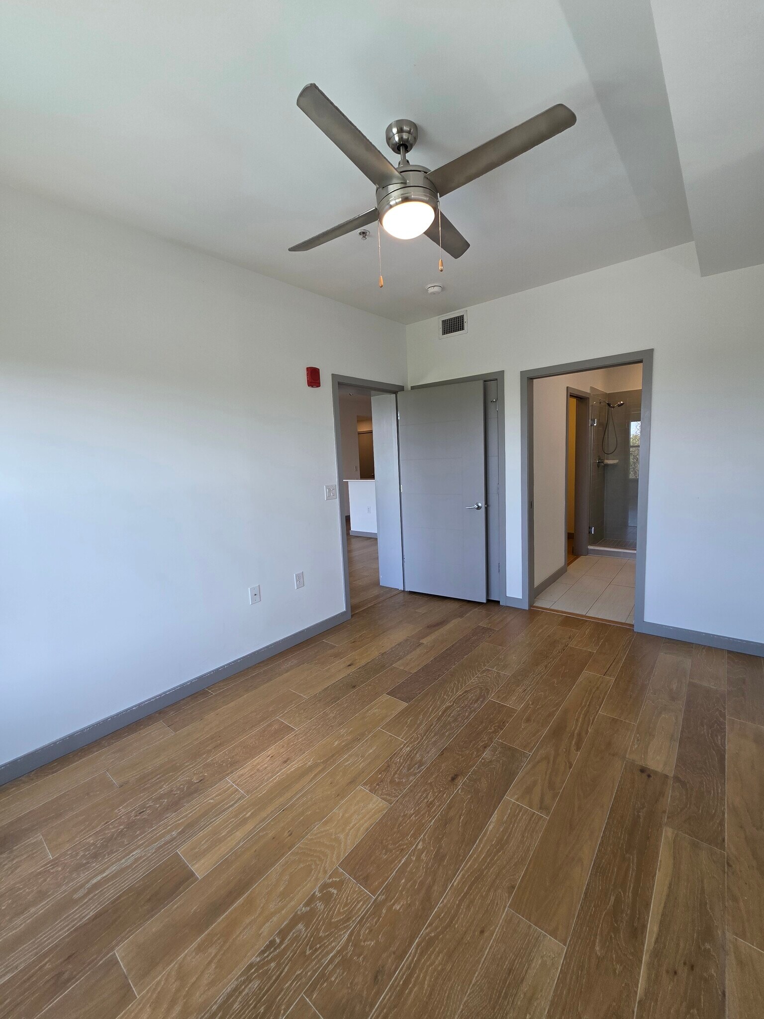 Bedroom Main - 400 Herron Dr