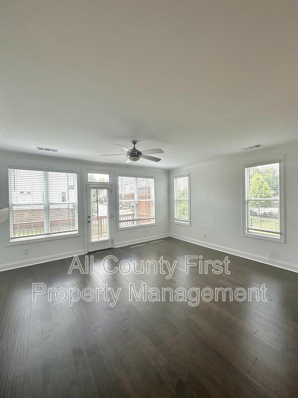 Building Photo - 788 Angora Aly
