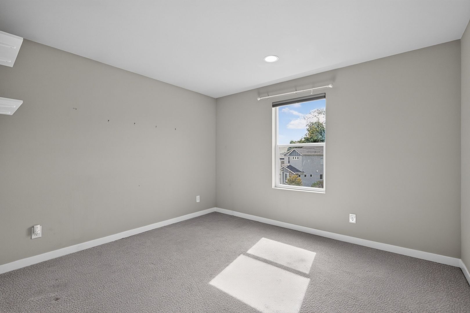 Building Photo - 5663-5613 13th St Ct NE