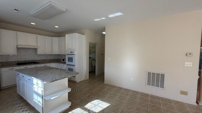 Building Photo - Spacious Colonial in Austin Ridge