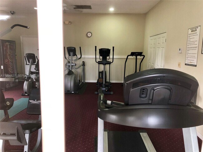 Building Photo - 5530 N Lakewood Cir