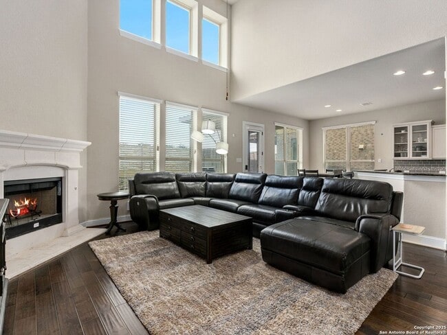 Building Photo - 1714 Kosmas Dr