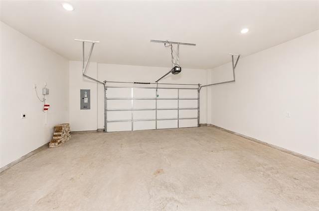 Building Photo - 320 Walker Pkwy