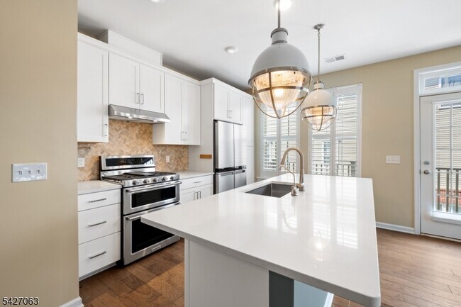 Building Photo - 49 Robeson St