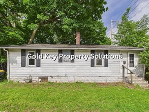 Building Photo - 2 BR 1 BA House with Central Air (NO SECTI...