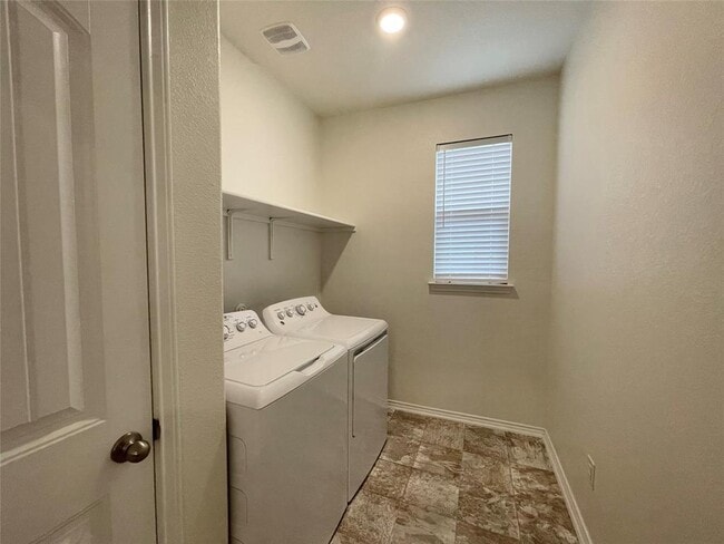 Building Photo - 168 Crimson Ln