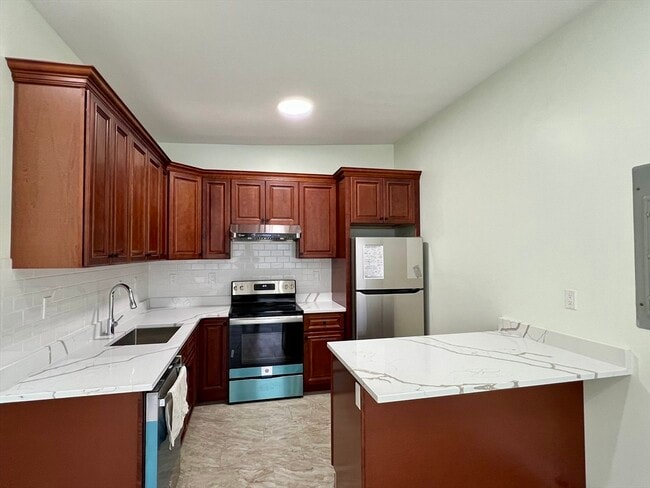 Building Photo - 343 Highland Ave