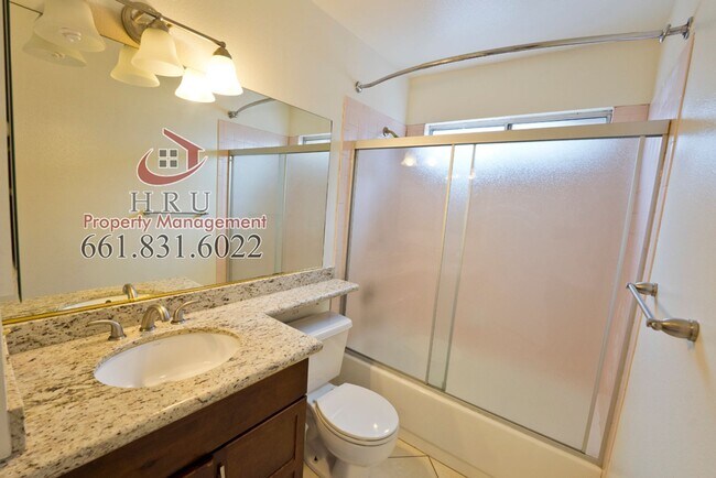 Building Photo - SW-4 bed/3 bath + pool house