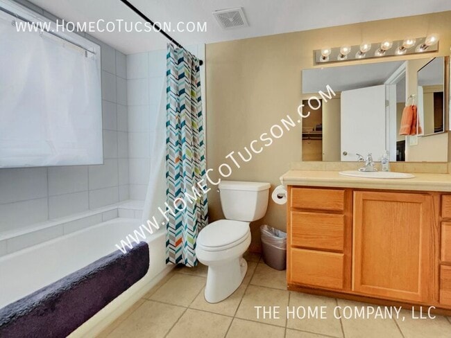 Building Photo - Short Term Furnished Foothills Condo 5675 N Camino Esplendora-2211