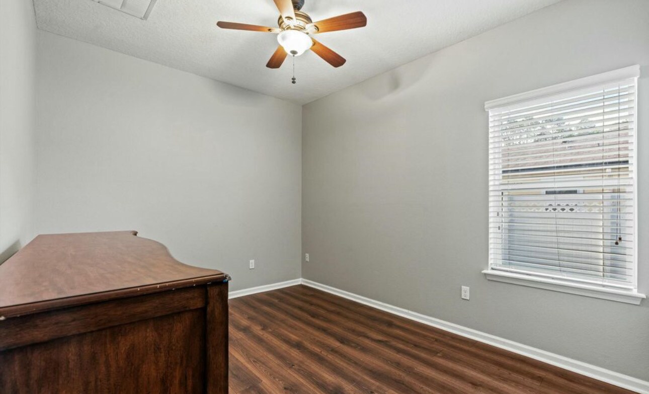 Building Photo - 904 Rose Garden Ct