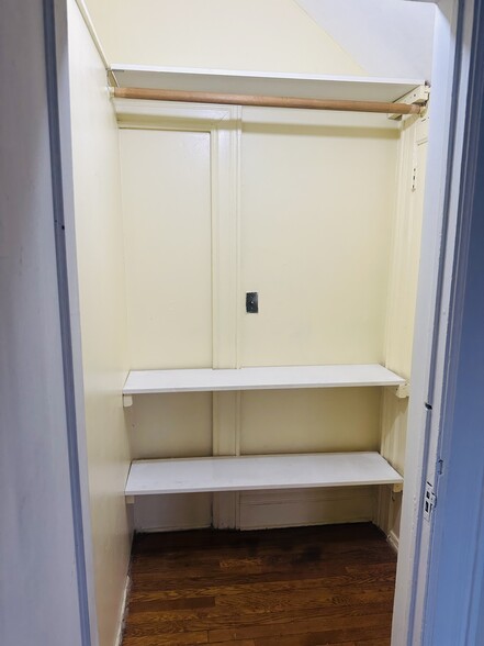 Spacious closet space - 115 W Sidney Ave