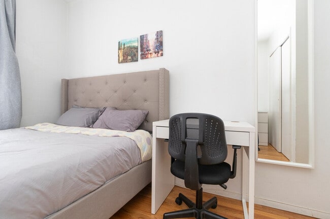 Building Photo - 215 B E 95th St