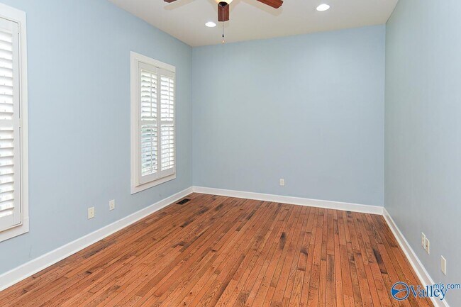 Building Photo - 305 Walden Glen Ct