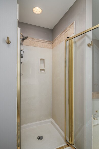 Master /Bathroom 2 - 665 Winter Hill Ln