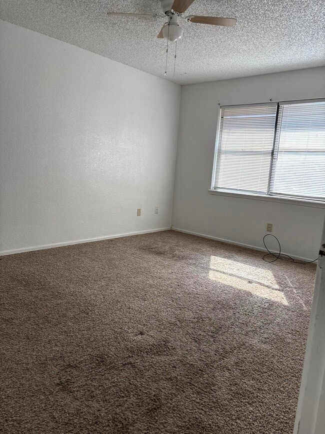 Building Photo - 6414 York Dr