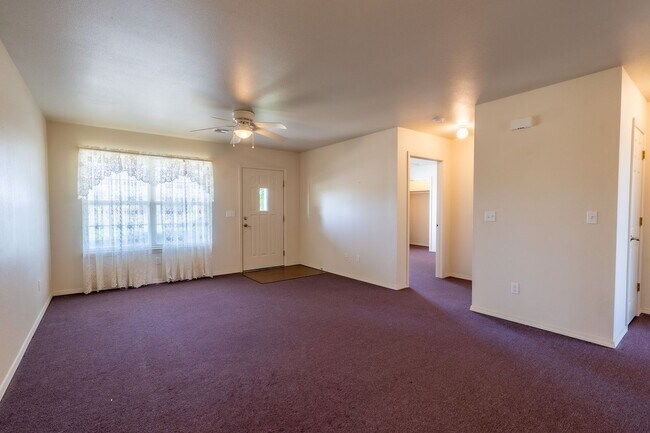 Building Photo - Cozy 2 Bedroom 2 Bathroom Townhome in Wagoner