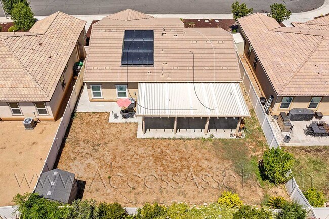 Building Photo - Partially furnished 4 Bed/2 Bath Plus a Bo...